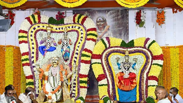 Ugadi-Srisailam: శ్రీశైలంలో వైభవంగా ఉగాది ఉత్సవాలు .. కన్నడ భక్తుల నడుమ స్వామి అమ్మవార్లకు గ్రామోత్సవం