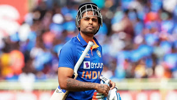 Suryakumar Yadav: వన్డేల్లో ఏ మాత్రం వెలగని సూరీడు.. సంజూకు ఛాన్స్ ఇవ్వాలంటోన్న ఫ్యాన్స్