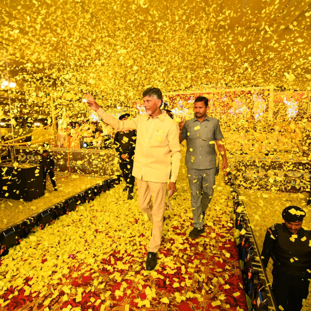 టీడీపీ 41 వసంతాలు పూర్తిచేసుకున్న సందర్భంగా హైదరాబాద్‌లోని నాంపల్లి ఎగ్జిబిషన్ గ్రౌండ్స్‌లో తలపెట్టిన సభను తెలంగాణ టీడీపీ ప్రతిష్టాత్మకంగా తీసుకుంది. భారీ ఏర్పాట్లు చేశారు. ఈ సభలో టీడీపీ అధినేత చంద్రబాబు నాయుడుతో పాటు ఇరు రాష్ట్రాల్లోని పార్టీ ముఖ్యనేతలు పాల్గోన్నారు. ఆవిర్భావ సభలో బాలయ్య సందడి.