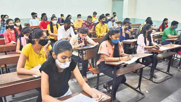TS 10th Exams: టెన్త్ విద్యార్థులకు గుడ్ న్యూస్.. పెరిగిన ఛాయిస్.. అలాగే హాల్ టికెట్స్ ..