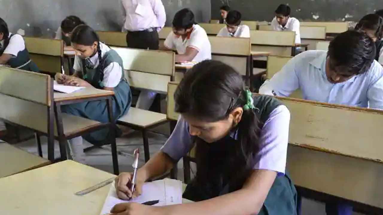 TS Tenth Exams: టెన్త్ స్టూడెంట్స్‌కు అలెర్ట్... పరీక్షల నిర్వహణపై విద్యాశాఖ కీలక నిర్ణయం.. త్వరలో 'మోడల్ పేపర్లు'