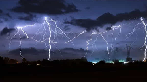 Thunderbolts: ఆకాశం కన్నెర్రజేసింది.. అరగంటలో 5,450 పిడుగులు కురిపించింది.. ఎక్కడంటే