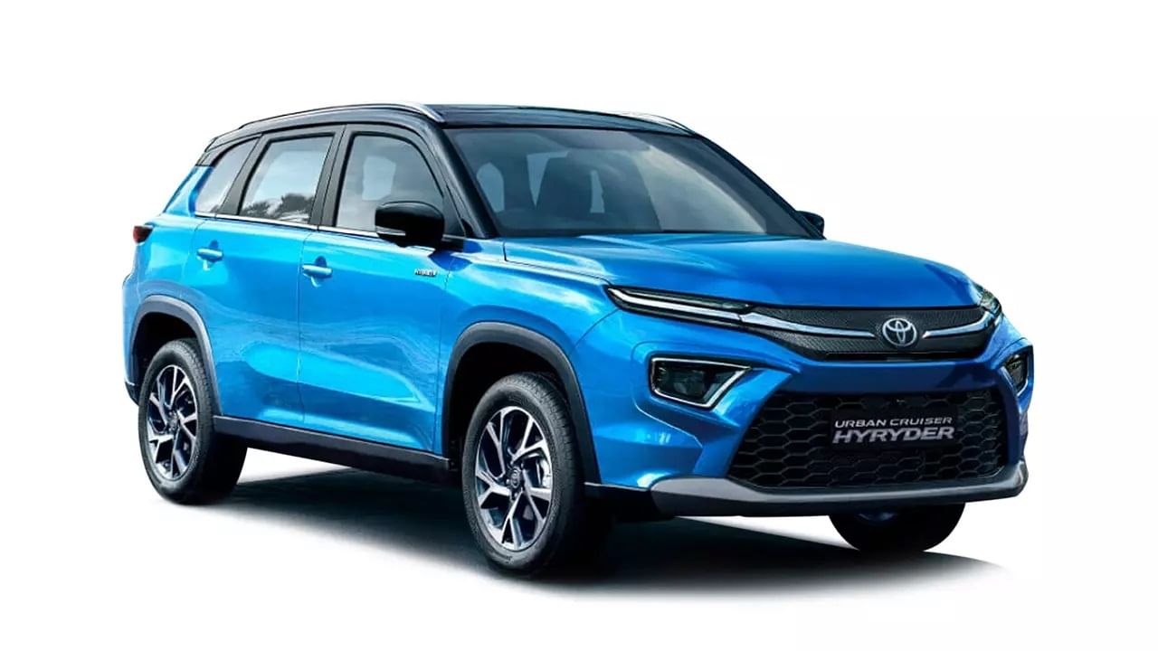 Toyota Urban Cruiser Hyrider:మారుతీ సుజుకీతో కలిసి ఈ అర్బన్​ క్రూయిజర్​ హైరైడర్​ను డెవెలప్​ చేసింది టయోటా. ఇందులో మిడ్​- హైబ్రీడ్​, స్ట్రాండ్​ హైబ్రీడ్​ ఇంజిన్​ ఆప్షన్స్​ ఉన్నాయి. మిడ్​ హైబ్రీడ్​ వేరియంట్​ ప్రారంభ ఎక్స్​షోరూం ధర రూ. 10.48లక్షలు. స్ట్రాంగ్​ హైబ్రీడ్​ వేరియంట్​ ప్రారంభ ఎక్స్​షోరూం ధర రూ. 19.49లక్షలు.