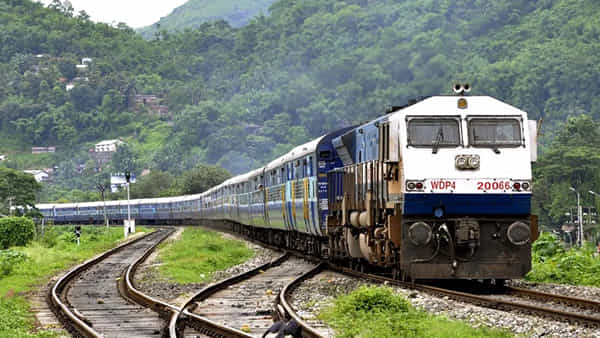 IRCTC: రైలులో ప్రయాణించేటప్పుడు టికెట్ పోగొట్టుకున్నారా.? అయితే ఇలా చేస్తే మీ జర్నీ సేఫ్!