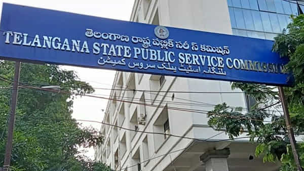 Telangana: టీఎస్పీఎస్సి పేపర్ లీక్ కేసులో దూకుడు పెంచిన సిట్.. రాజశేఖర్ స్వగ్రామంలో విచారణ..