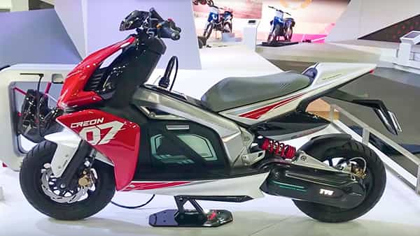 TVS Creon: స్పోర్టీ లుక్.. సెన్సేషనల్ ఫీచర్స్.. సింగిల్ చార్జ్తో 100 కి.మీ.ల రేంజ్.. లాంచింగ్ ఎప్పుడంటే..