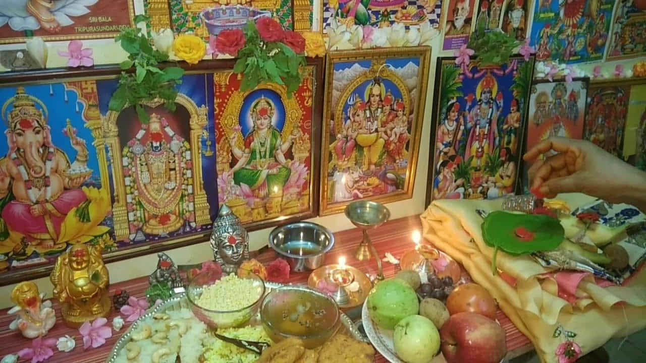 తెల్లవారు జామునే నిద్ర లేచి అభ్యంగస్నానమాచరించి.. పూజ గదిని శుభ్రం చేసుకోవాలి. సూర్యుభగవానుడికి అర్ఘ్యం సమర్పించాలి. దేవుడికి పూజ చేసిన అనంతరం పువ్వు పచ్చడిని తయారు చేసుకోవాలి 
