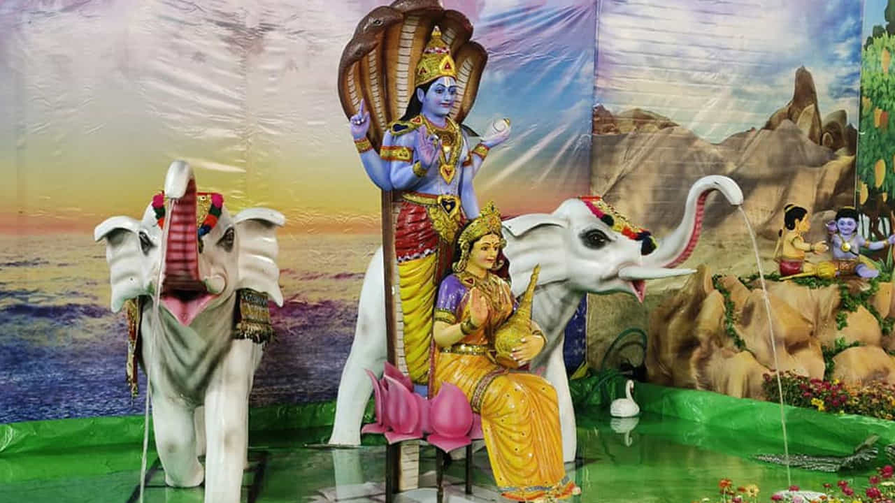 శ్రీవారి ఆలయంలో ఉదయం 6 గంటలకు శ్రీదేవి భూదేవి సమేత శ్రీ మలయప్పస్వామివారికి, విష్వక్సేనుల వారికి విశేష సమర్పణ చేశారు. ఉదయం 7 నుండి 9 గంటల నడుమ విమాన ప్రాకారం, ధ్వజస్తంభం చుట్టూ ఊరేగింపుగా ఆలయంలోనికి ప్రవేశిస్తారు.
