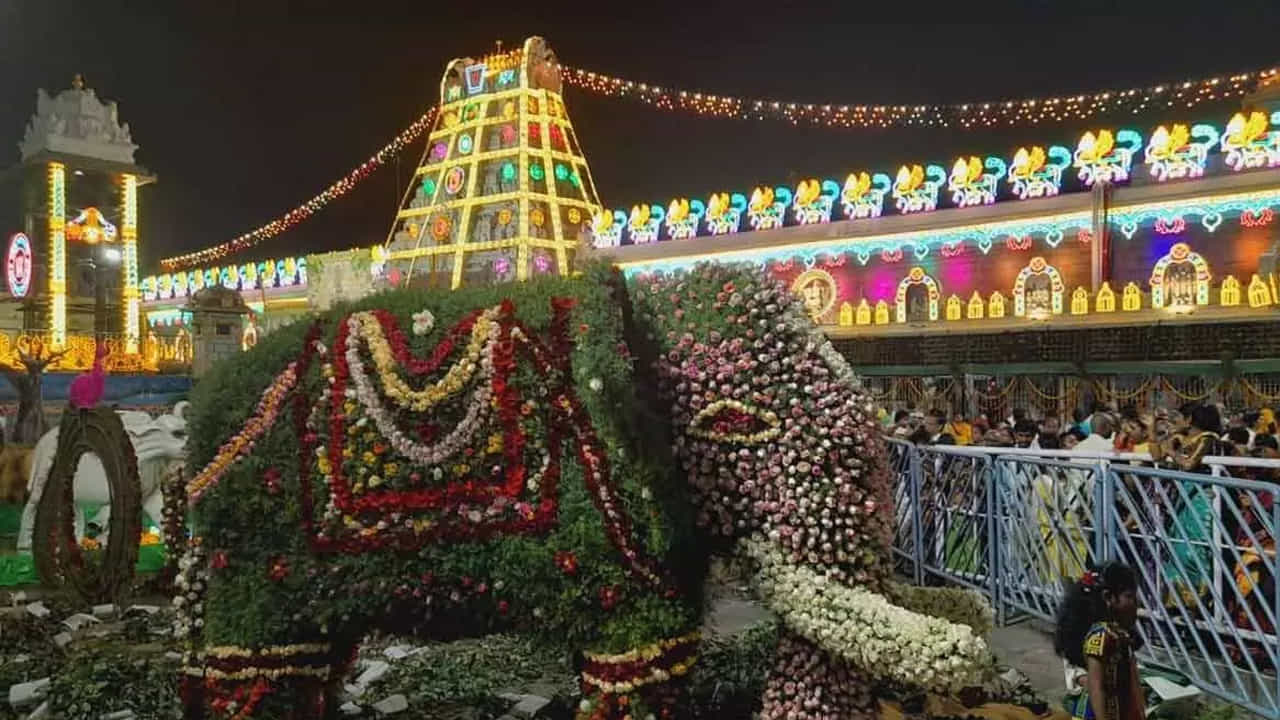 ఉగాది పండుగ సందర్భంగా నేడు శ్రీవారి ఆలయంలో ఆర్జిత సేవలను , వీవీఐ బ్రేక్ దర్శనాలను రద్దు చేస్తున్నట్లు టీటీడీ ప్రకటించింది.