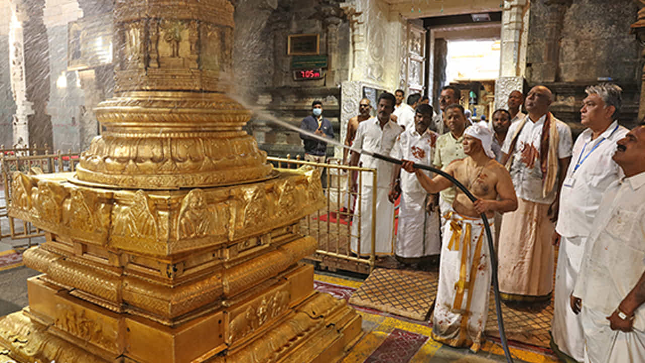 ఉగాది పర్వదినం పురష్కరించుకుని సోమవారం స్వామి వారి ఆలయంలో కోయిల్ ఆళ్వార్ తిరుమంజనం శాస్త్రోక్తంగా నిర్వహించారు.