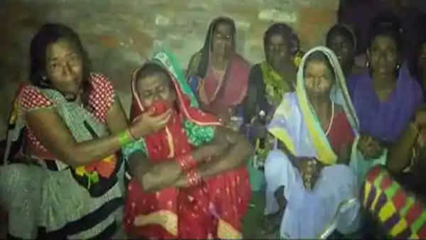 Hunger Deaths: తల్లి మృతితో ఇద్దరు కుమార్తెలు ఆత్మహత్య.. ఆకలి, అనారోగ్యమే కారణం అంటున్న స్థానికులు