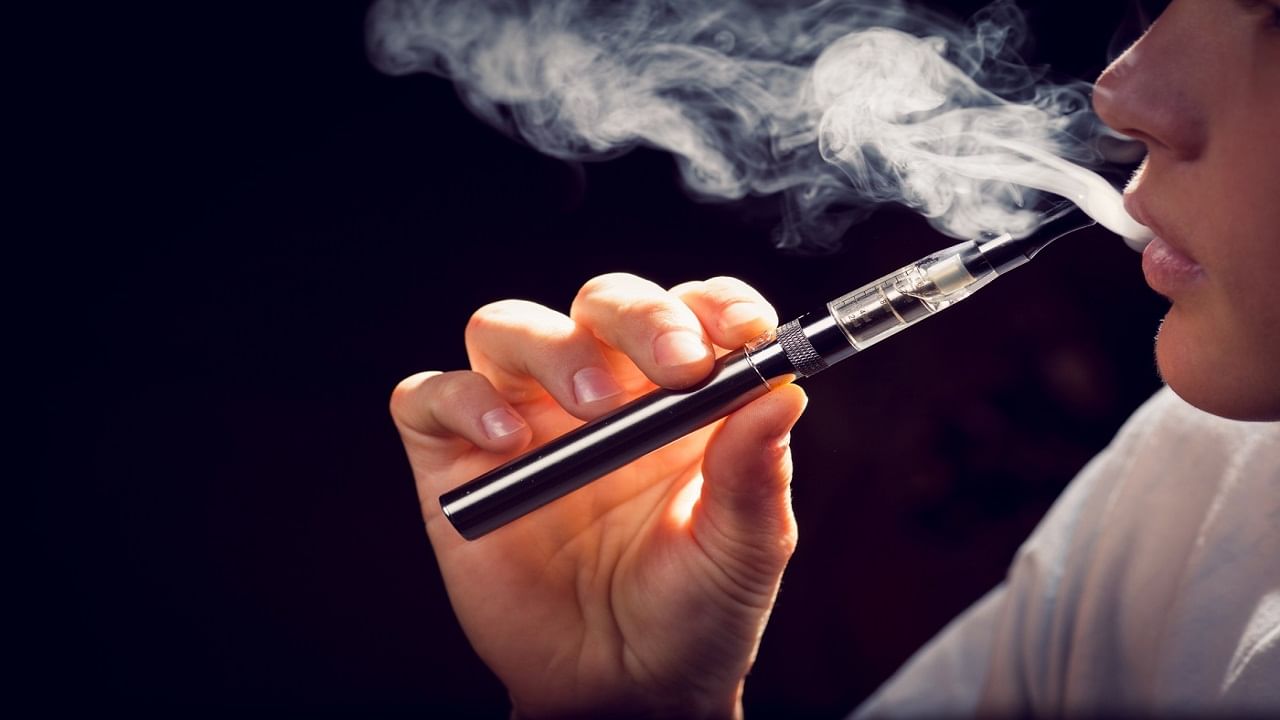 E-Cigarettes Effects: బ్యాన్ చేసినా వదల్లేకపోతున్నారా? అయితే మీరు లోకాన్ని వదిలేస్తారు..