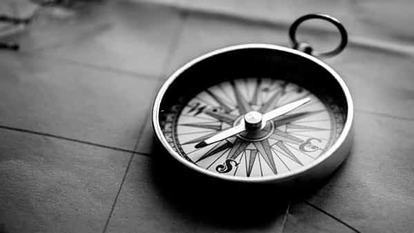 Vastu Tips: ఇంట్లో ఈ వస్తువులను తప్పు దిశలో ఉంచుతున్నారా.. అనారోగ్య సమస్యలు తలెత్తే అవకాశం..
