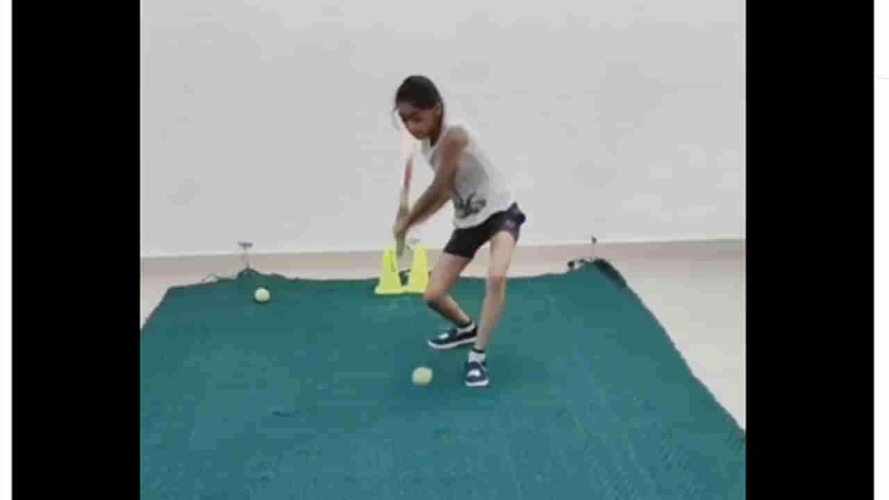 Viral Video: ఈ చిన్నారి ధోనిని చూశారా.. హెలికాప్టర్ షాట్లతో కుమ్మేసింది.. వీడియో చూస్తే ఫిదా అవ్వాల్సిందే..