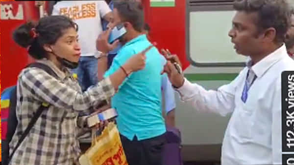 Viral Video: మద్యం మత్తులో మహిళా ప్రయాణికురాలిన వేధించిన టీటీ.. సస్పెండ్ చేసిన అధికారులు