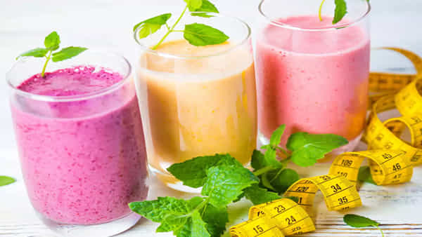 Home Made Drinks: సన్నగా.. పీలగా ఉన్నారనిబాధపడుతున్నారా.. ఈ డ్రింక్స్ తాగితే వేగంగా బరువు పెరగొచ్చు..