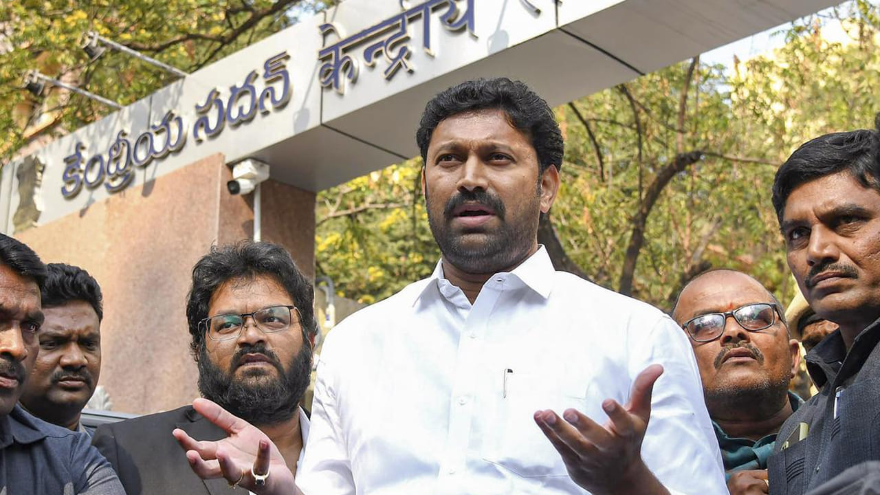 YS Viveka Case: ఎంపీ అవినాష్ రెడ్డికి హైకోర్టులో చుక్కెదురు.. దర్యాప్తుకు సహకరించాలని ఆదేశం