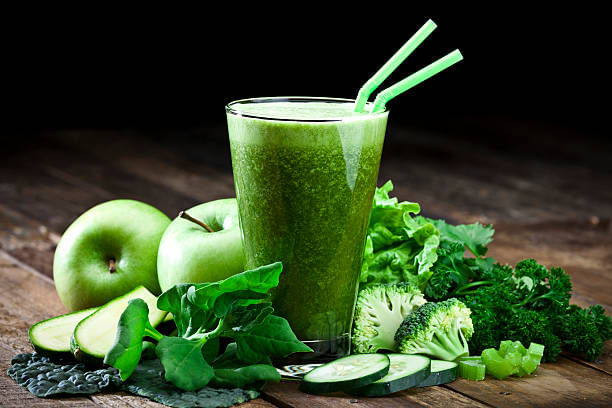 Spinach-mint juice: You can also include spinach and mint juice in your diet to compensate for iron deficiency in the rumen.  Add 1 cup of mint leaves and water to 4 cups of spinach and grind it well, filter the mixture, add 1 teaspoon of lemon juice, 1 teaspoon of cumin powder, add ice cubes and drink.  It not only increases blood but also helps in weight loss.
