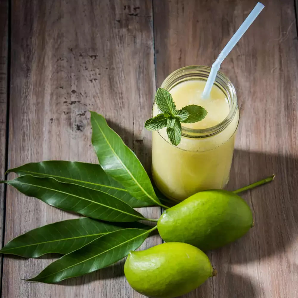 దీని తయారీకి కావలసినవి పదార్ధాలు..  500 గ్రాముల పచ్చి/ఆకుపచ్చ మామిడి (కచ్చా ఆమ్/కైరీ), 1 కప్ గ్రాన్యులేటెడ్ వైట్ షుగర్ లేదా రుచి చూసేందుకు, 2 టీస్పూన్ బ్లాక్ రాక్ సాల్ట్ (కాలా నమక్) లేదా చాట్ మసాలా, 2 టీస్పూన్ కాల్చిన జీలకర్ర పొడి (జీరా పొడి), ½ కప్ తాజా పుదీనా ఆకులు, 4 కప్పు నీరు