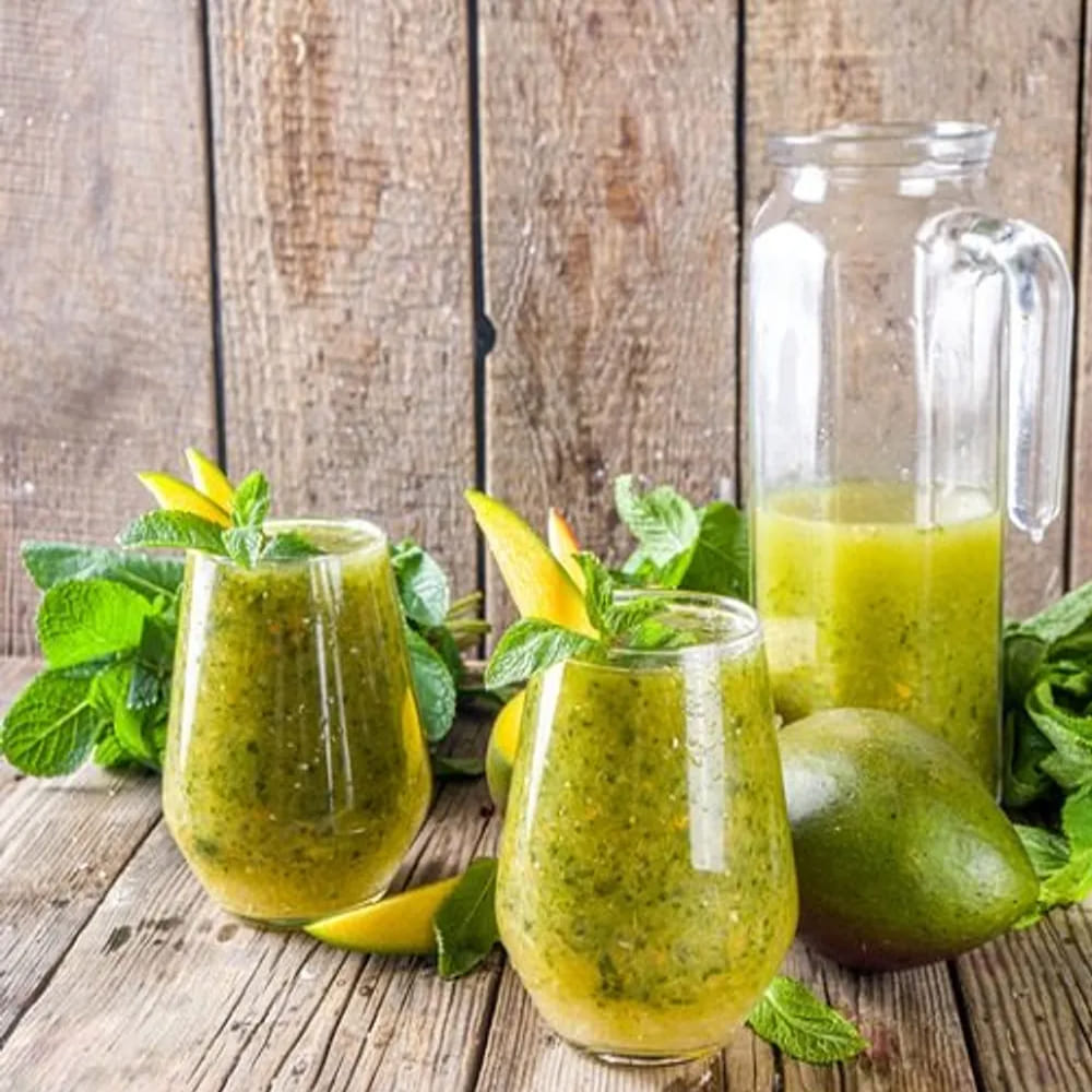  ఆమ్ పన్నా లేదా ఆమ్ జోరా, దాహం తీర్చడంతోపాటు వేసవిలో అధిక చెమట కారణంగా సోడియం క్లోరైడ్ మరియు ఐరన్ అధికంగా కోల్పోకుండా చేస్తుంది.ఈ పానీయం ప్రధానంగా ఉత్తర భారతదేశంలో వినియోగిస్తారు. జీర్ణశయాంతర రుగ్మతల చికిత్సలో ప్రయోజనకరంగా పరిగణించబడుతుంది.