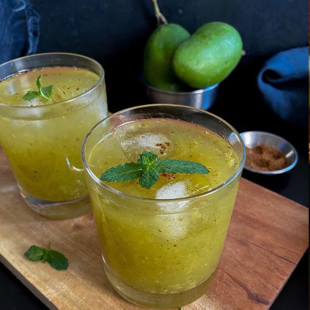 ఆమ్ పన్నా లేదా ఆమ్ జోరా  అనేది శీతలీకరణ లక్షణాలకు ప్రసిద్ధి చెందిన భారతీయ పానీయం. ఇది పండని మామిడి నుండి తయారు చేయబడి లేత ఆకుపచ్చ రంగులో ఉంటుంది. తీవ్రమైన భారతీయ వేసవి వేడికి వ్యతిరేకంగా పోరాడటానికి వినియోగిస్తారు.