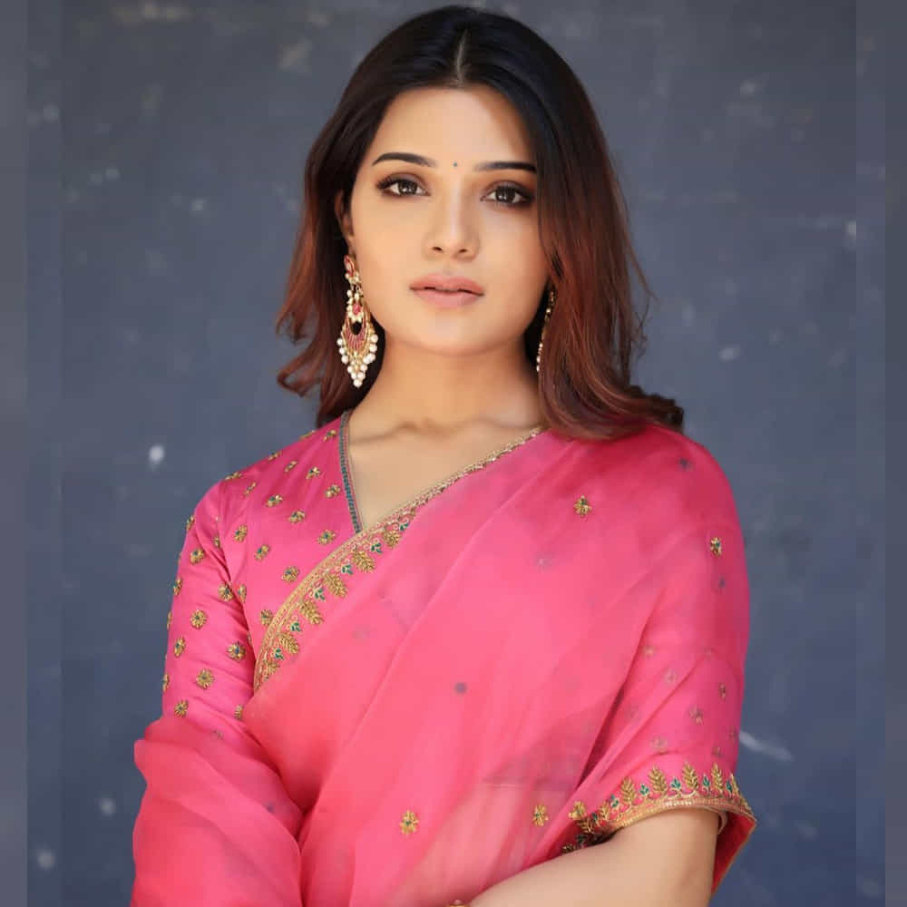దక్షిణాది ప్రేక్షకులకు అందాల ముద్దుగుమ్మ ఆత్మిక సుపరిచితమే. తమిళనాట ఎన్నో సూపర్ హిట్ చిత్రాల్లో నటించి మెప్పించింది.