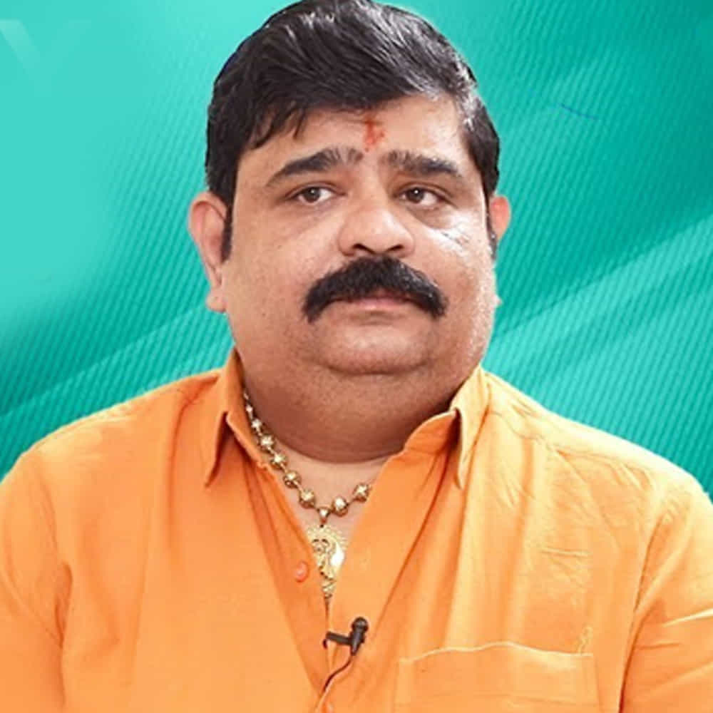 సినిమా ఇండస్ట్రీలో జాతకాలు, సెంటిమెంట్స్ ఎక్కువగా ఉంటాయి. దీంతో వేణు స్వామి కామెంట్స్ వైరల్ అవుతున్నాయి. ఇటీవల టాలీవుడ్ స్టార్ హీరోయిన్స్ ఆయన వేణు స్వామి కొన్ని ప్రత్యేక పూజలు కూడా నిర్వహిస్తున్న విషయం తెలిసిందే.