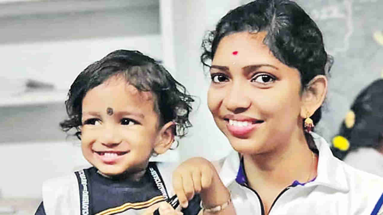 Kakinada: అమ్మా అన్న పిలుపుతో అచేతనంగా ఉన్న ఆమెలో చలనం.. అంతలోనే కమ్మేసిన మరణం