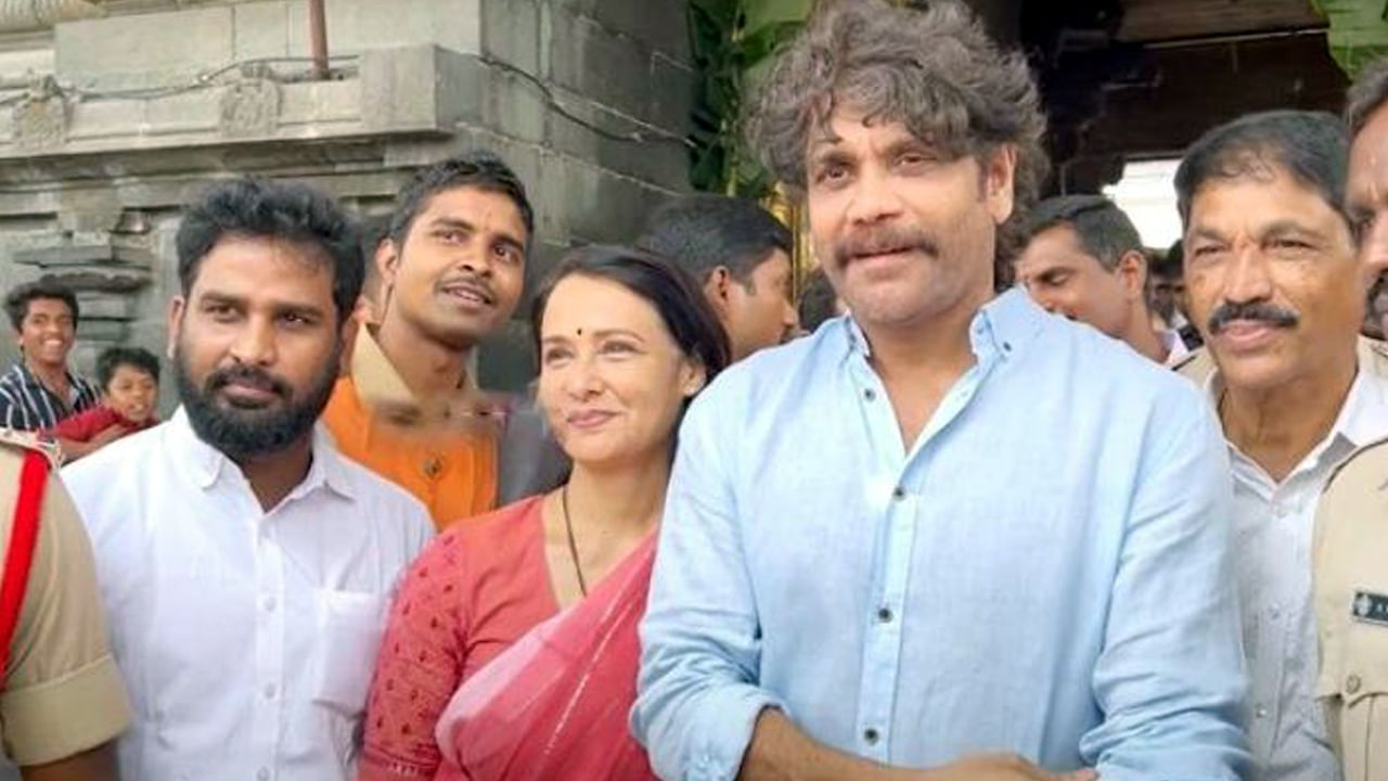 Akkineni Nagarjuna: తిరుమల శ్రీవారి సేవలో నాగార్జున దంపతులు.. అఖిల్, నాగచైతన్య సినిమాలపై ఇంట్రెస్టింగ్ కామెంట్స్..