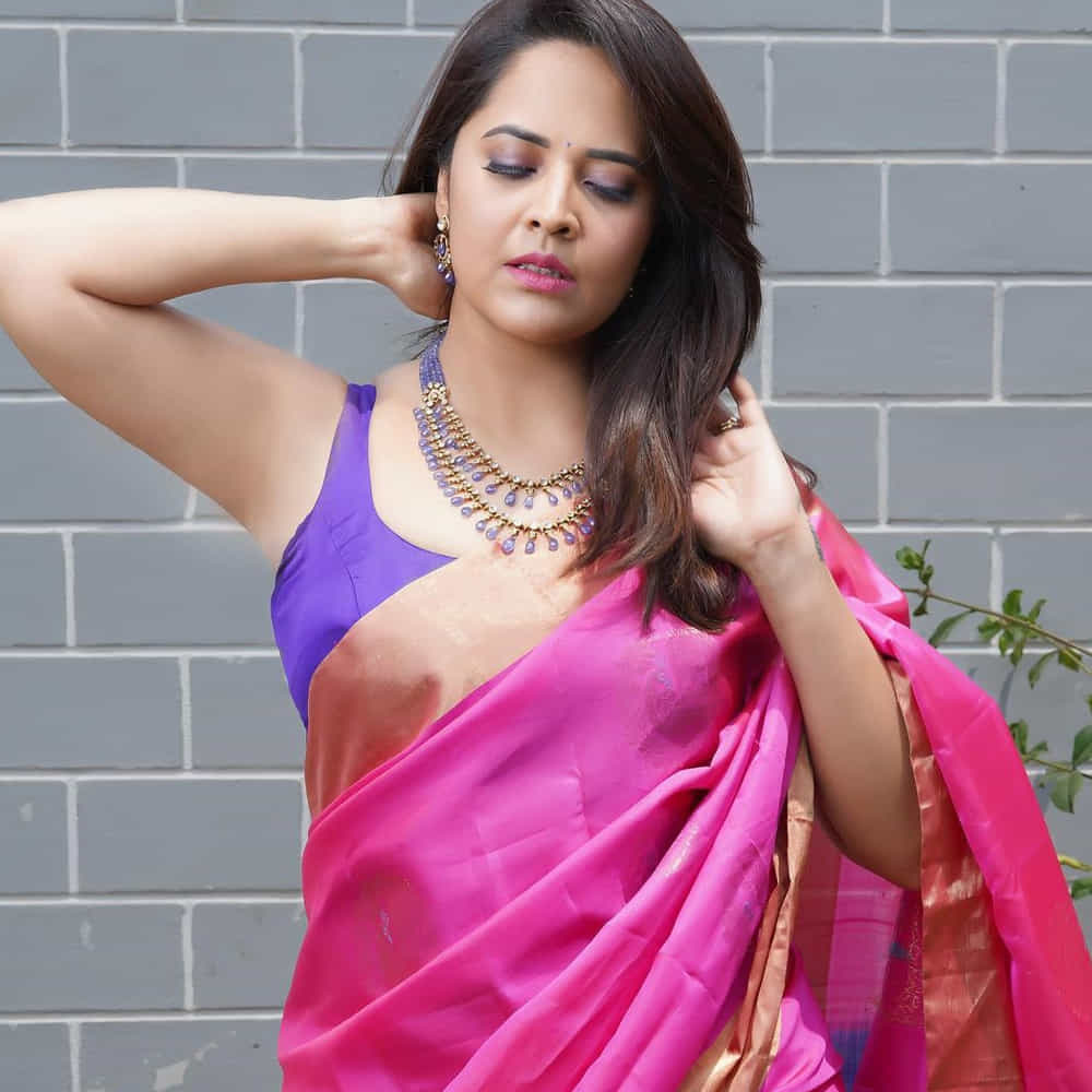 అనసూయ భరద్వాజ్.. ఈ ముద్దుగుమ్మ తెలియని తెలుగు ప్రేక్షకులు ఉండరేమో.. బుల్లితెర పై పలు టీవీ షోలతో బాగా పాపులర్ అయ్యింది ఈబ్యూటీ. అందం.. అభినయం ఉన్న ఈ చిన్నది బుల్లితెర పైనే కాదు.. వెండితెరపైనా సత్తాచాటుతూ దూసుకుపోతుంది. కేవలం యాంకరింగ్తోనే కాదు క్యారెక్టర్ ఆర్టిస్ట్గాను రాణిస్తుంది ఈ రంగమ్మత్త.