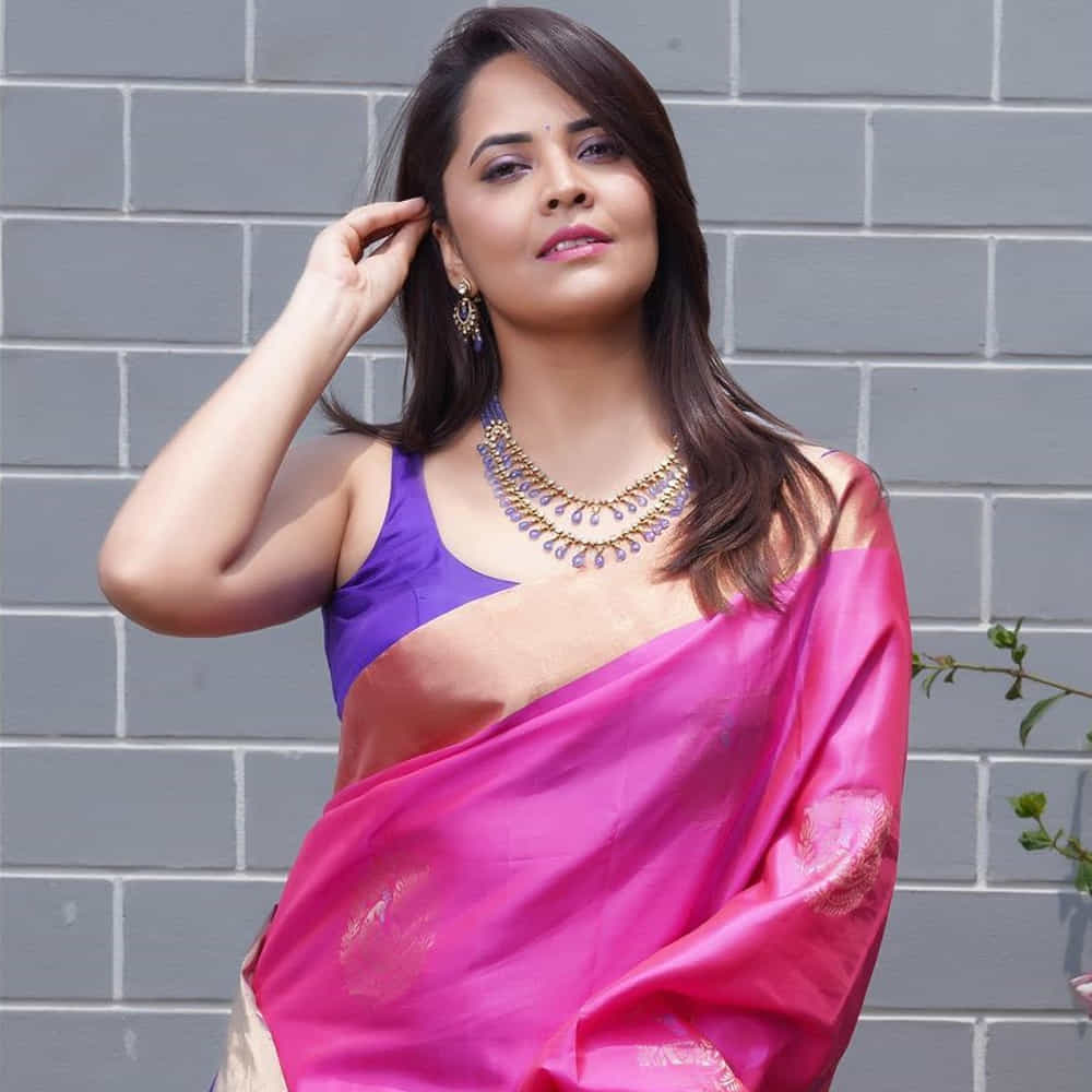 అనసూయ భరద్వాజ్.. ఈ ముద్దుగుమ్మ తెలియని తెలుగు ప్రేక్షకులు ఉండరేమో.. బుల్లితెర పై పలు టీవీ షోలతో బాగా పాపులర్ అయ్యింది ఈబ్యూటీ. అందం.. అభినయం ఉన్న ఈ చిన్నది బుల్లితెర పైనే కాదు.. వెండితెరపైనా సత్తాచాటుతూ దూసుకుపోతుంది. కేవలం యాంకరింగ్తోనే కాదు క్యారెక్టర్ ఆర్టిస్ట్గాను రాణిస్తుంది ఈ రంగమ్మత్త.