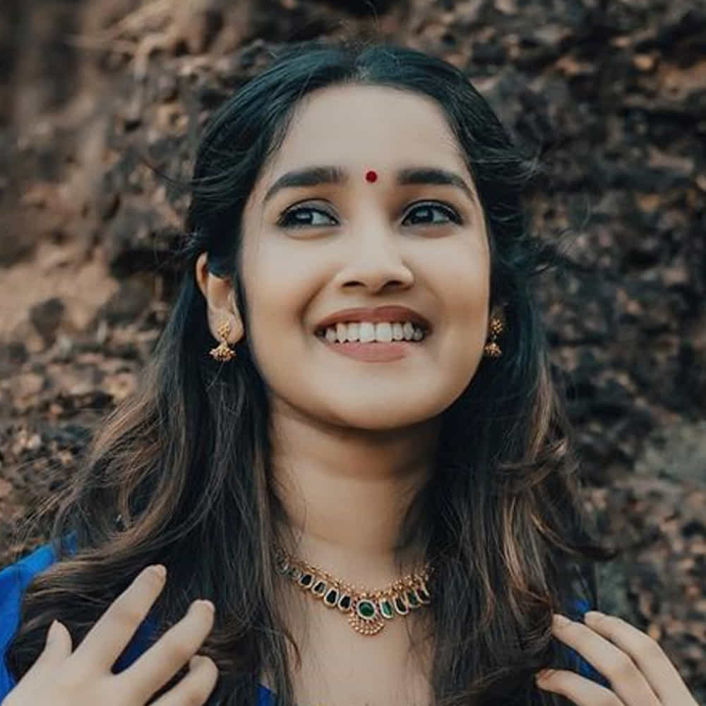 అయితే ఇప్పుడు అనిక తాజా ఫోటోలు వైరల్ గా మారాయి