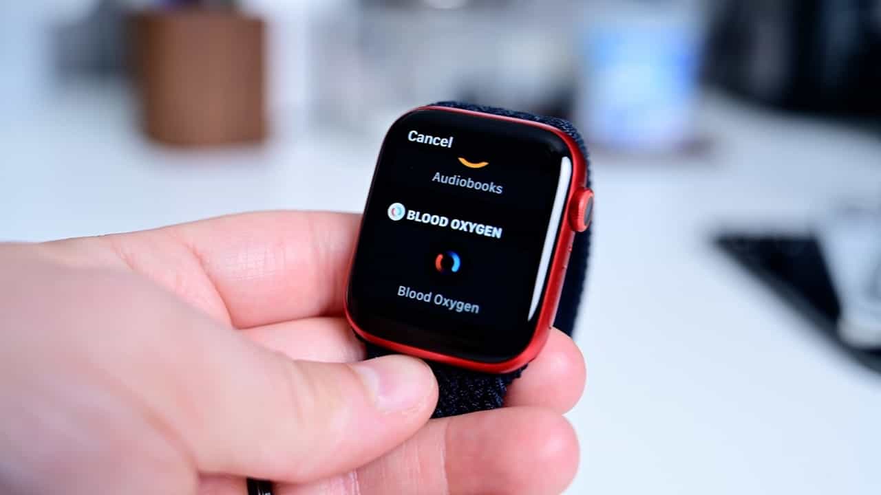 ఆపిల్ వాచ్ సిరీస్ 6(Apple Watch Series 6).. ఈ స్మార్ట్ వాచ్ లో రక్తంలో ఆక్సిజన్ స్థాయిలను పర్యవేక్షించే యాప్ ఉంటుంది. అంతేకాక ఎల్లప్పుడూ ఆన్లో ఉండే ఆల్టిమీటర్, క్రమరహిత గుండె లయలను గుర్తించగల ఈసీజీ యాప్, హృదయ స్పందన రేటులో మార్పులను ట్రాక్ చేయగల హార్ట్ రేట్ మానిటర్ ఉంటుంది. ఇంకా, సిరీస్ 6లో స్లీప్ ట్రాకింగ్, ఆటోమేటిక్ హ్యాండ్వాషింగ్ డిటెక్షన్, కొత్త వర్కౌట్ రకాలు వంటి ఫీచర్లు ఉన్నాయి. ఇది బ్రీత్ యాప్ను కూడా కలిగి ఉంది. ఈ వాచ్ ప్రారంభ ధర అధికారిక వెబ్సైట్ లో రూ. 40,900 గా ఉంది.