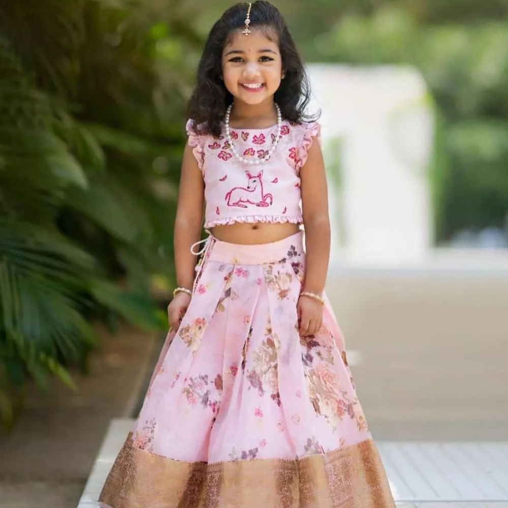 Icon star Allu Arjun Garalapatti Allu Arha is going to be introduced to the Telugu screen as a child actress with this movie.  Arha will be seen in the role of Bharathu.  