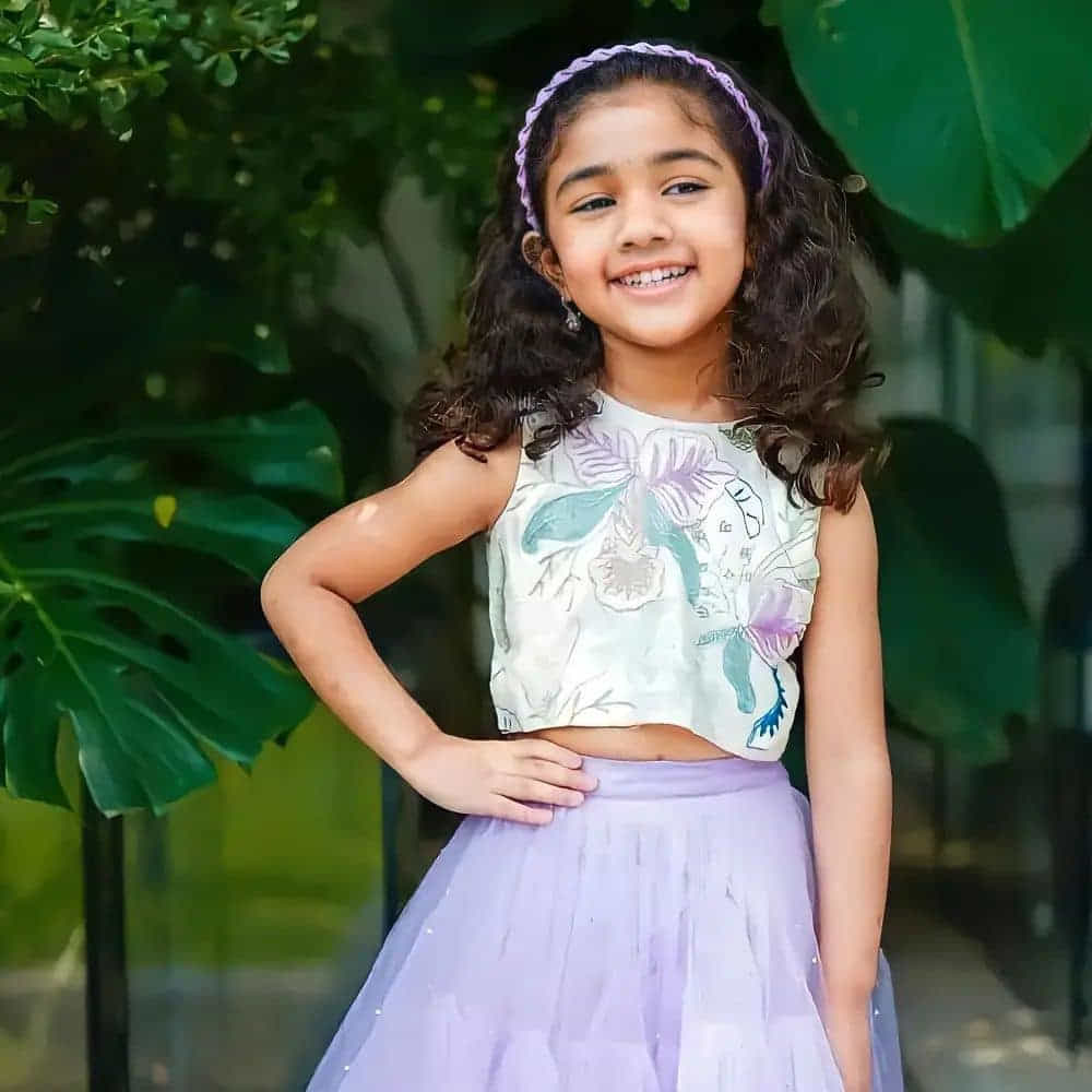 టాలీవుడ్ స్టార్ హీరోయిన్ సమంత ప్రధాన పాత్రలో నటిస్తోన్న లేటేస్ట్ చిత్రం శాకుంతలం. డైరెక్టర్ గుణశేఖర్ తెరకెక్కిస్తున్న ఈ చిత్రం ఏప్రిల్ 14న ప్రేక్షకుల ముందుకు రాబోతుంది.