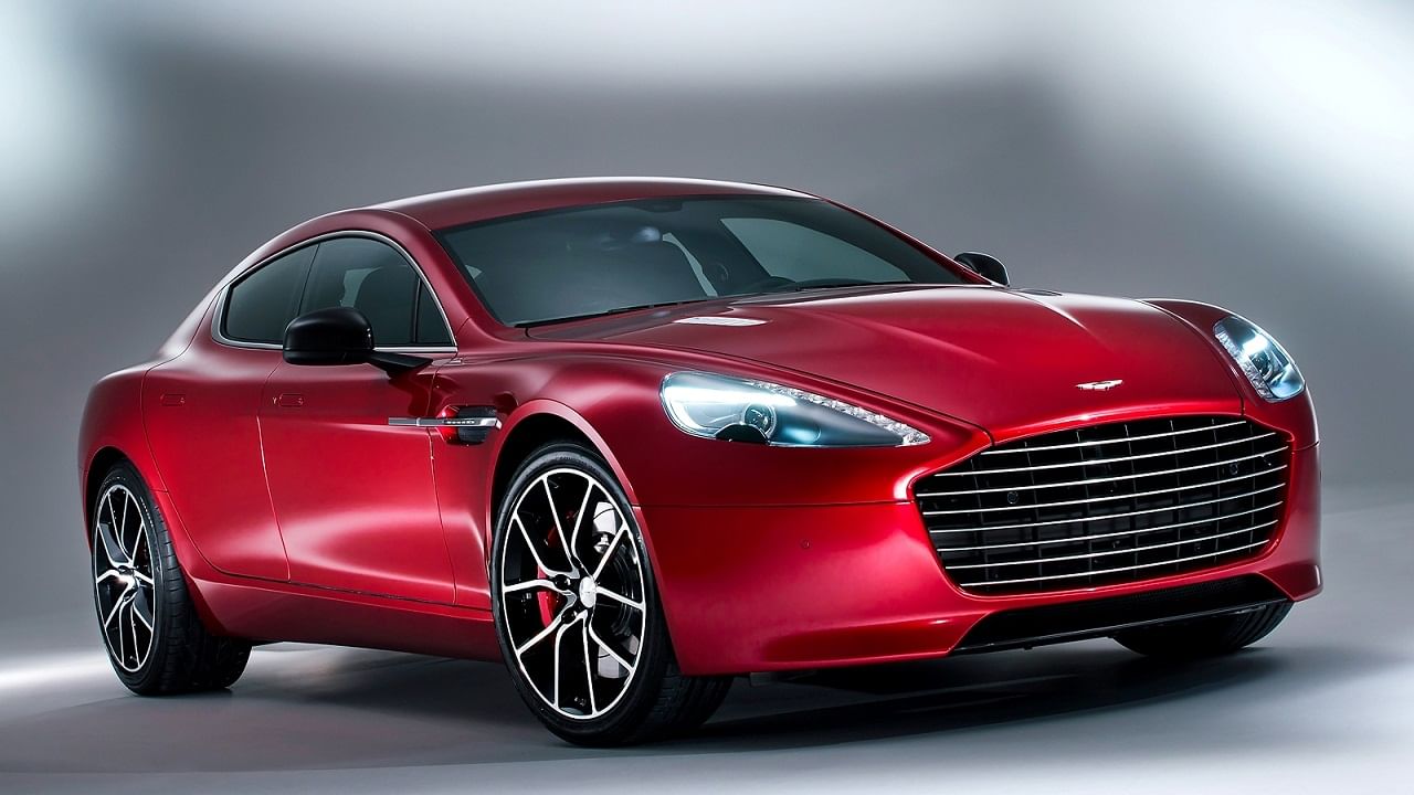 ఆస్టన్ మార్టిన్ర్యాపిడ్(Aston Martin Rapide): అంబానీకి చెందిన ర్యాపిడ్ కారు కొన్ని సంవత్సరాల క్రితం ముంబైలో క్రాష్ అయినప్పుడు వార్తల్లో నిలిచింది. ఈ రాపిడ్‌ కారులో 5.9-లీటర్ V12 ఇంజిన్ ఉంటుంది.  ఇది 470bhp, 600Nm టార్క్‌ను ఉత్పత్తి చేస్తుంది. దీని ధర రూ. 3.88 కోట్లు.