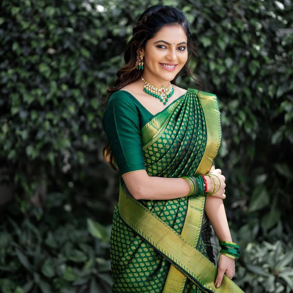 ఏప్రిల్ 7న విడుదలైన ఈ సినిమా డిజాస్టర్ గా నిలిచింది. దీంతో అనుకున్నంత క్రేజ్ అతుల్య రవికి రాలేదు. అందం, అభినయంతో ఈ ముద్దుగుమ్మ మాత్రం పేక్షకులను ఆకట్టుకుంది. 