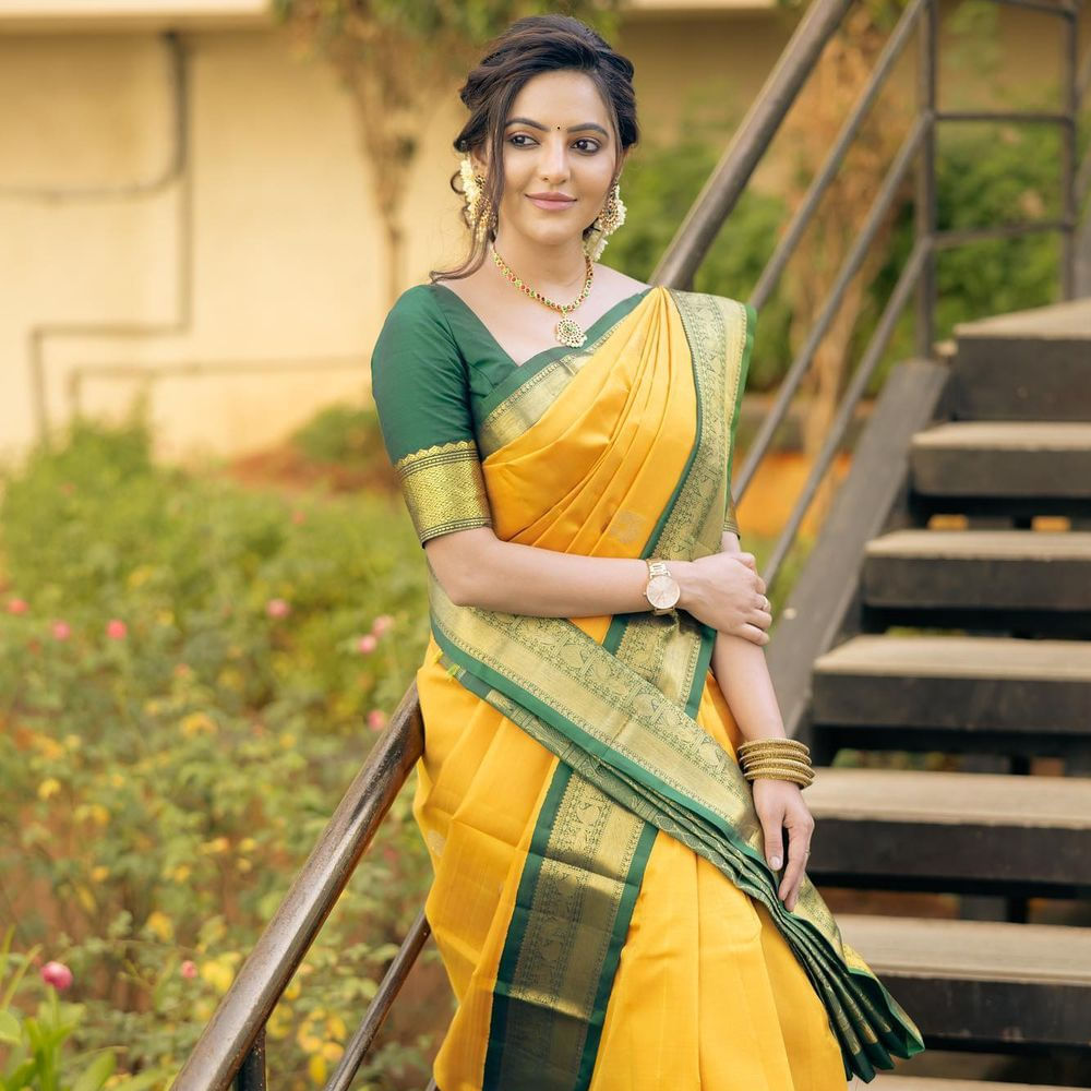 పట్టు చీరల్లో చందమామా.. ఏడు వన్నెల్లో వెన్నెలమ్మ.. అందాల బుట్టబొమ్మ అతుల్య రవి బ్యూటీఫుల్ ఫోటోస్.. 