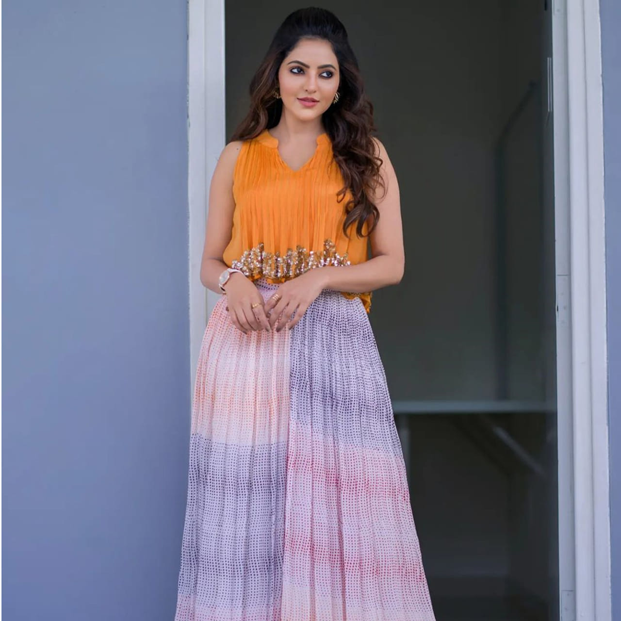 యువతను నిద్రకు దూరం చేయడం ఈ అమ్మడి కి అందంతో పెట్టిన విద్య.. తమిళ్ బ్యూటీ అతుల్య రవి ఫోటోలు చూస్తే ఫిదా కానీ కుర్రాడు ఉండడేమో... .2017లో కాధల్ కాన్ కట్టుధె మూవీతో సిల్వర్ స్క్రీన్పై ఎంట్రీ ఇచ్చింది ఈ బ్యూటీ.