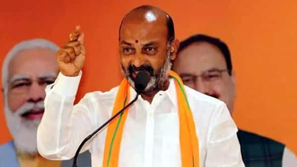 Bandi Sanjay: రాబోయే ఎన్నికల్లో బీఆర్ఎస్, కాంగ్రెస్ కలిసే పోటీ చేస్తాయ్.. బండి సంజయ్ కీలక వ్యాఖ్యలు..