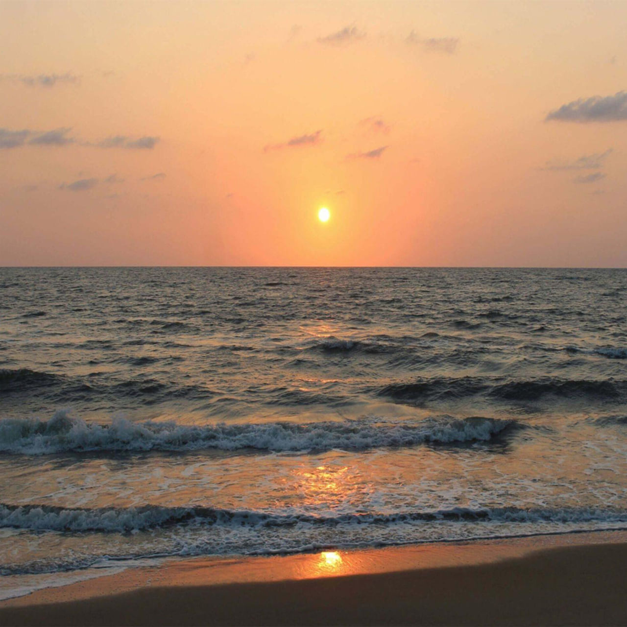 వేసవిలో టూర్కి వెళ్లాలని చాలామంది ప్లాన్లు వేసుకుంటారు. అలాంటివారు దక్షిణ భారతదేశంలోని ప్రసిద్ధ బీచ్లను సందర్శించవచ్చు. బీచ్లతో పాటు వీటి చుట్టుపక్కల ఉన్న అందమైన ప్రదేశాలను వీక్షించవచ్చు. మరి సౌత్ ఇండియాలో అలాంటి టూరిస్ట్ ప్లేస్లు చాలానే ఉన్నాయి.మీరు తప్పకుండ ఈ బీచ్లను చూడండి.