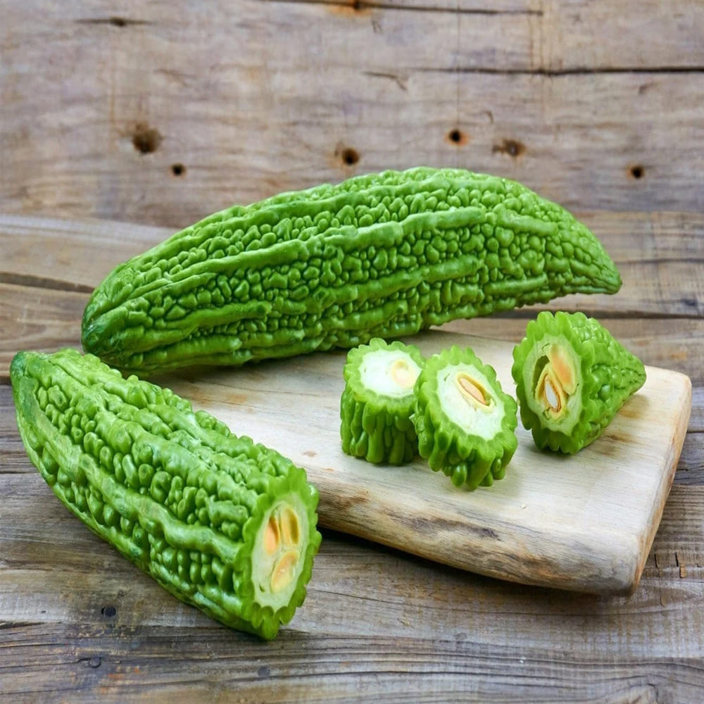 కాకరకాయ తినడం వల్ల ఆరోగ్యానికి అనేక రకాలుగా మేలు జరుగుతుంది. రుచిలో చేదుగా ఉంటుంది, కానీ దీనిని తీసుకోవడం వల్ల అనేక వ్యాధులు దూరం అవుతాయి.