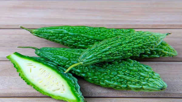 Bitter Gourd Side Effects: ఈ ఆరోగ్య సమస్యలు ఉన్నవారు కాకరకాయను అస్సలు తినొద్దు..