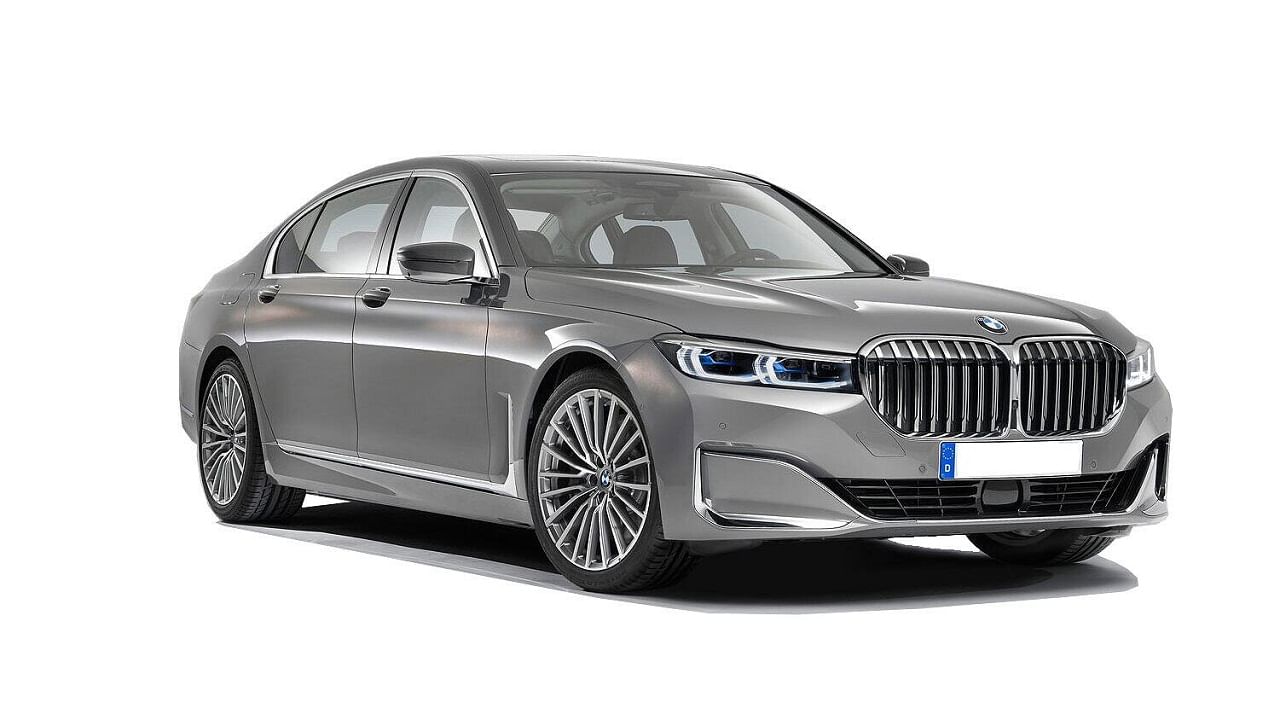 బీఎండబ్ల్యూ 760 ఎల్ఐ ఆర్మర్డ్(BMW 760 Li Armoured).. ఈ బుల్లెట్ ప్రూఫ్ BMW అంబానీ సురక్షితమైన కార్లలో ఒకటి. ఈ కారు Z- కేటగిరీ భద్రతా ఫీచర్లను కలిగి ఉంది. ఓ నివేదిక ప్రకారం, ముకేష్ అంబానీ జర్మనీ నుంచి భారతదేశానికి కారును తీసుకురావడానికి 300% దిగుమతి పన్ను చెల్లించారు. ఆ పైన, దీనిని రిజిస్టర్ చేసేందుకు మరో రూ. 1.6 కోట్లు ఖర్చు చేశారు. ఈ ప్రత్యేక బిమ్మర్‌లో 6-లీటర్ V12 పెట్రోల్ ఇంజన్, 549bhp 750Nm టార్క్‌ను ఉత్పత్తి చేస్తుంది. దీని ధర రూ. 8.5 కోట్లుగా ఉంది.