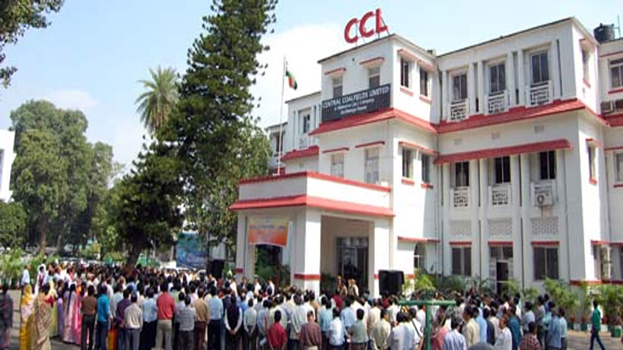 Central Govt Jobs: కేంద్ర ప్రభుత్వ సంస్థలో 330 ఖాళీలు.. రేపటితో ముగియనున్న గడువు.