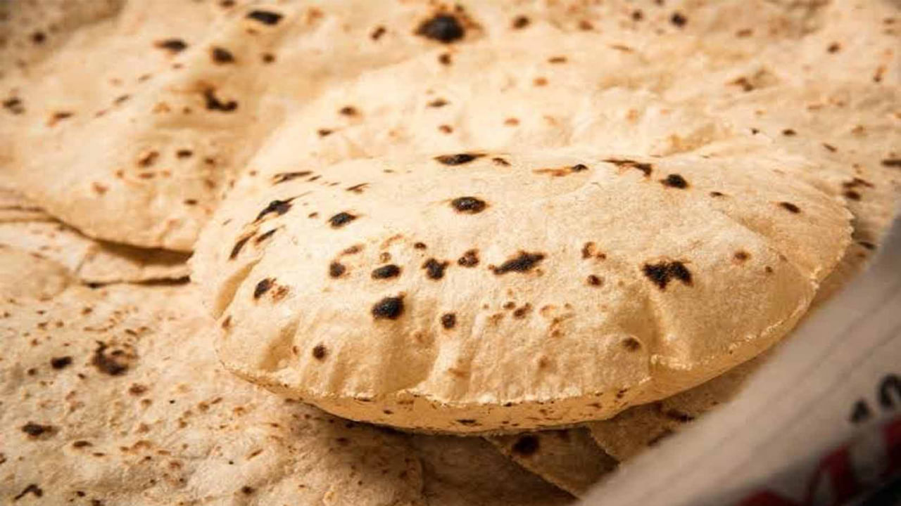Chapati bnate waqt ye 4 galtiyon ko dauhrane se bachen. - चपाती बनाते वक़्त  इन चार गलतियों को दोहराने से बचें। | HealthShots Hindi