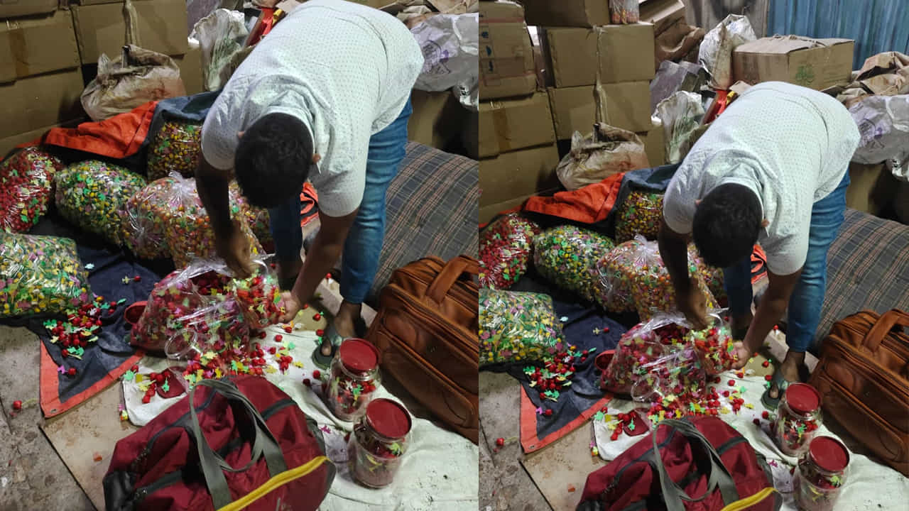 చాక్లెట్లు, లాలీ పాప్స్ను చిన్న పిల్లలు ఎంతగానో ఇష్టపడుతుంటారు. ఎక్కడైనా కనిపిస్తే చాలు.. కొనేంత వరకూ ప్రాణం తీస్తుంటారు. పిల్లలు బాగా మారాం చేస్తున్నారు కదా అని మనం కూడా వాటిని కొంటుంటాం. కానీ.. ఇప్పుడవే చాక్లెట్లు, లాలీ పాప్స్ వారి ప్రాణాలు తీసేలా చేస్తున్నాయి. అదేంటి.. చాక్లెట్లు, లాలీపాప్ప్ తింటే ప్రాణాలు పోవడం ఏంటా అనుకుంటున్నారా.. అవును మీరు విన్నదే నిజమే.