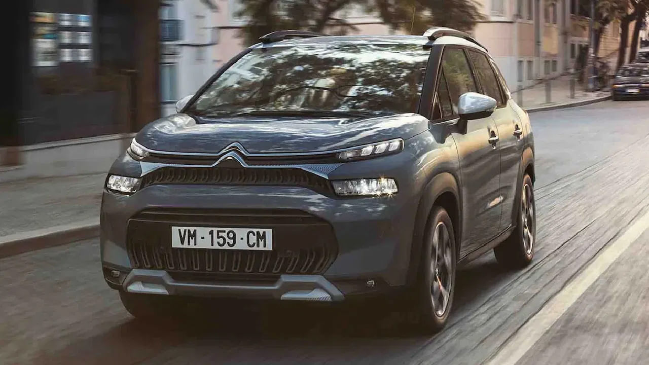 Citroen C3 Aircross: సిట్రొయెన్ C3 ఎయిర్‌క్రాస్ ఎస్‌యూవీ కార్ ఈ ఏప్రిల్ నెలలోనే దాని గ్లోబల్ ప్రీమియర్‌‌ను తీసుకురాబోతుంది. అదే సమయంలో ఇండియన్ మార్కెట్‌లో ఈ కొత్త ఎస్‌యూవీ కార్ విక్రయాలు 2023 చివరి నాటికి ప్రారంభమవుతాయని కంపెనీ వర్గాల నుంచి అందిన సమాచారం. ఇక ఈ కార్ 5 సీటర్, 7 సీటర్ ఎంపికలలో రాబోతుంది. 