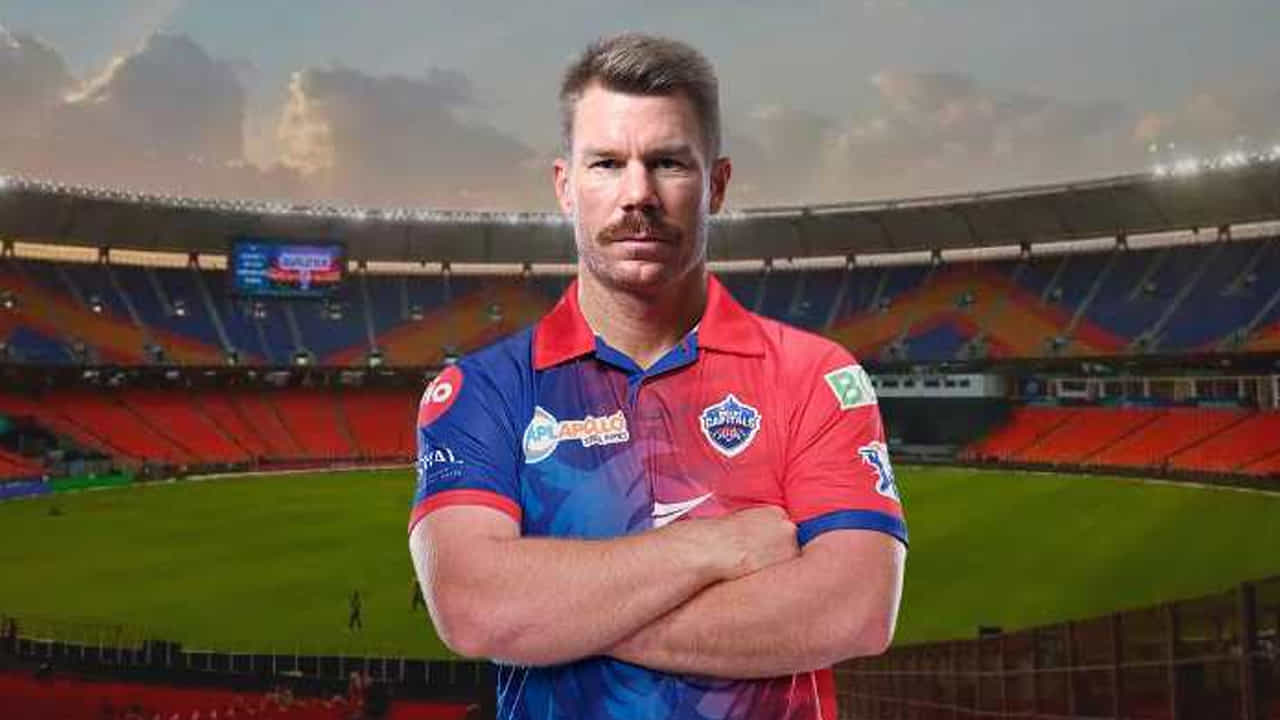 ఈ లిస్టులో ఢిల్లీ కెప్టెన్ వార్నర్ మామ కూడా ఉన్నాడు. ఇప్పటివరకు ఆడిన 6 మ్యాచ్లలో 285 పరుగులు చేయడం ద్వారా వార్నర్ అరెంజ్ క్యాప్ కోసం పోటీ పడుతున్న టాప్ 5 ఆటగాళ్లలో 3వ ఆటగాడిగా ఉన్నాడు. ఈ క్రమంలో డేవిడ్ వార్నర్ సగటు 47.50 కాగా స్ర్టైక్ రేట్ 120.76.