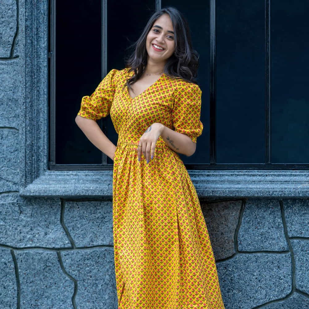 సోషల్ మీడియాతో సెలబ్రిటీగా మారిన దీప్తి సునయన గురించి అందరికీ పరిచయమే. డబ్ స్మాష్ వీడియోలతో మంచి గుర్తింపును అందుకున్న ఈ బ్యూటీ బిగ్ బాస్ లో కూడా అవకాశాన్ని అందుకుంది. వెండితెరపై కూడా నటించింది.